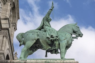 Equestrian statue of King Saint Louis in front of the Sacre-Coeur de Montmartre