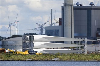 Rotor blades for wind turbines lie in the industrial harbour