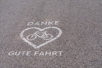 Cycle path symbol on the ground on the Altmühltal cycle path