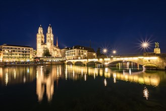 Grossmünster with water church and Münsterbrücke at night