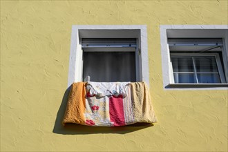 Yellow façade with duvet and nightgown