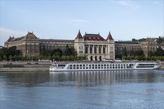 River cruise ship in front of the university