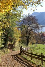 Schlierseer Höhenweg in autumn