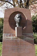 Monument to Luise Dumont