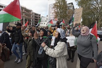 Demo participants at the pro-Palestinian rally to condemn the war crimes against the civilian population in Gaza on 21.10.2023 in Düsseldorf