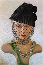 Female bust from the 1920s with hat