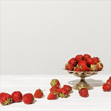 Arrangement with fresh strawberries