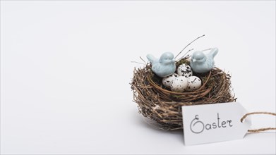 Easter inscription with quail eggs nest table