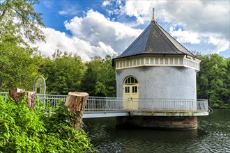 Pump house at pond Itzenplitzer near Schiffweiler