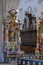 Side altar and side organ with choir stalls