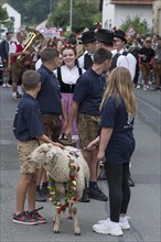 Kirchweih boys and girls with decorated sheep for the Betzenaustanzen at the traditional Lindentanzfest in Limmersdorf