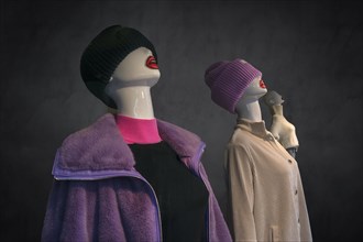 Mannequins with knitted hats in a fashion shop
