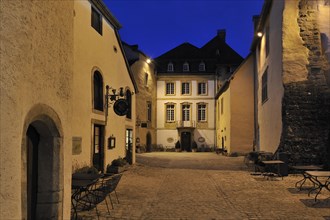 Cobbled inner court inside the Bourglinster Castle illuminated at night