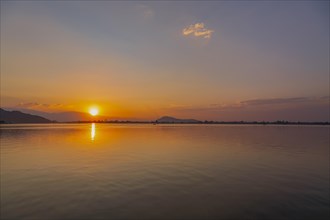 Sunset on Dale lake in Srinagar