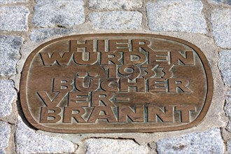 Memorial plaque to the book burning of 1933 on Erlangen's Schlossplatz