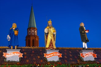 The Christmas market on Frankfurt's Roemerberg is set up. The three Frankfurt personalities Mrs Rauscher