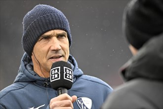 Coach Thomas Letsch VfL Bochum BOC in an interview Microphone Logo DAZN