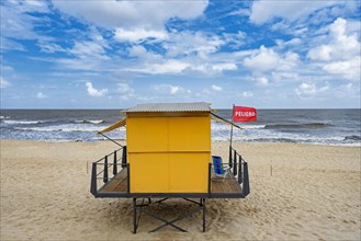 Yellow lifeguard station on the Playa Honda beach
