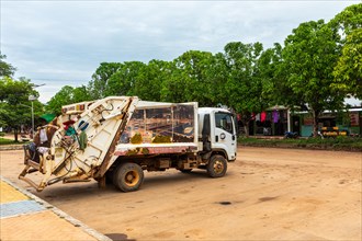 Refuse collection vehicle in La Macarena