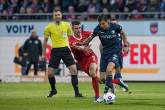 Christian E. GAMBOA LUNA VFL Bochum in a duel with Jan SCHOEPPNER 1. FC Heidenheim left