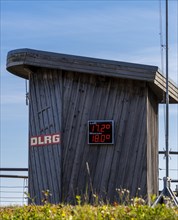DLRG rescue station with temperature display