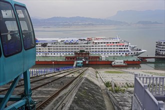 Cruise ship on the Yangtze River