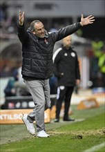 Coach Frank Schmidt 1. FC Heidenheim 1846 FCH on the sidelines Gesture gesture