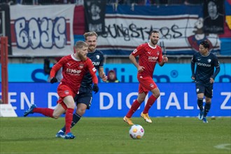 Jan-Niklas BESTE 1. FC Heidenheim left in a duel with Lukas DASCHNER VFL Bochum