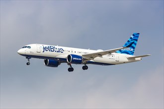 A JetBlue Airbus A220-300 aircraft with the registration number N3085J at Dallas Fort Worth Airport