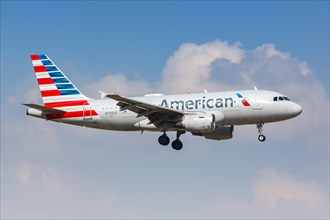 An American Airlines Airbus A319 aircraft with the registration number N756US at Dallas Fort Worth Airport