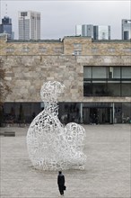 Artwork Body of Knowledge by Jaume Plensa on the Westend Campus of Goethe University