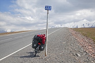 Touring bicycle on the Irkeshtam pass