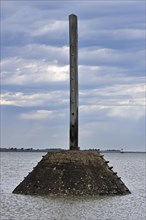 Rescue pole along the Passage du Gois
