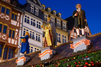 The Christmas market on Frankfurt's Roemerberg is set up. The three Frankfurt personalities Mrs Rauscher