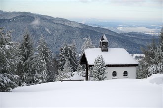 Chapel on the Neureuth in winter