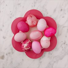 Set pink easter eggs plate