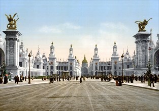 Avenue Nicholas II with a view of the dome of the Invalides