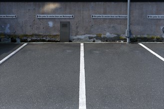 Request to park correctly in a private car park