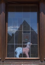 Lamb figure in the window of the Weisses Lamm Inn