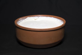 Original Turkish kaymakli yoghurt matured in a clay bowl