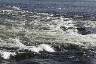 Strong current in the Saint Lawrence River