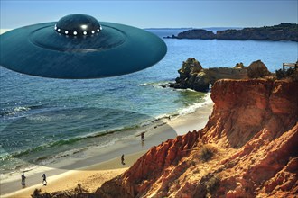 Ein UFO im Anflug an der Kueste der Algarve in Suedportugal bei Portimao