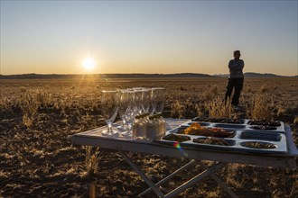Table with glasses and snacks for the sundowner