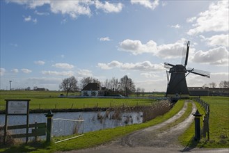 Beautifully situated De Nijlannermolen