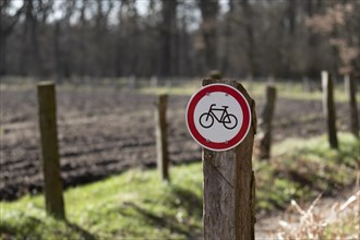 Warning sign no cycling on a country lane in the Duvenstedter Brook nature reserve