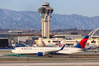 A Boeing 767-300ER aircraft of Delta Air Lines with the registration number N186DN at Los Angeles Airport