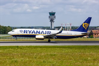 A Ryanair Boeing 737-800 aircraft with the registration EI-EBE at Brussels Airport