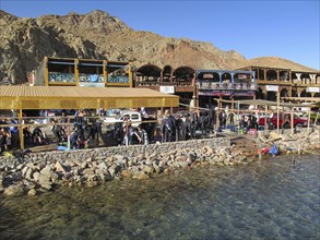 Restaurants at the dive site Blue Hole