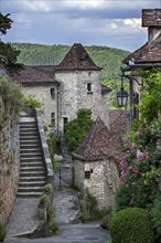 Picturesque alley with medieval houses in the village Saint-Cirq-Lapopie