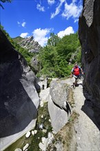 Hikers on the Percorso delle sette pietri hiking trail in Castelmezzano